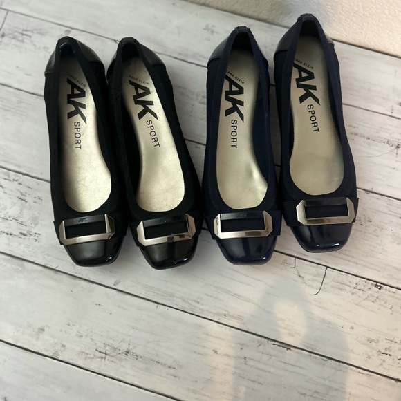 Anne Klein Sport Women's Ulivera Ballet Flat Navy and black set of 2 Size 6 - Picture 2 of 9